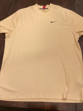 Nike Men’s Short Sleeve Tiger Woods Collection Mock Neck in Pale Yellow